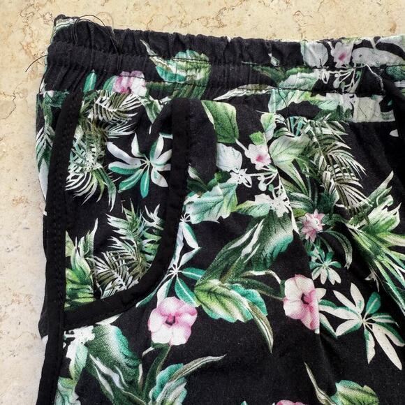Paper Tee - Women’s Shorts - Floral - Size S - Picture 2 of 7